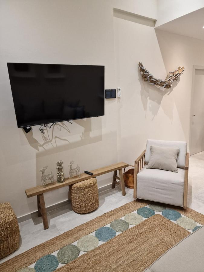Poseidon'S Limnaria Apartment Paphos Ngoại thất bức ảnh