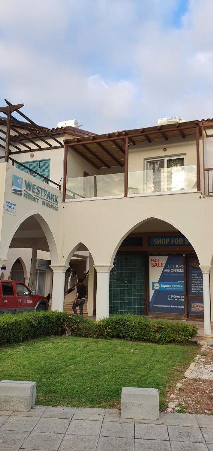 Poseidon'S Limnaria Apartment Paphos Ngoại thất bức ảnh
